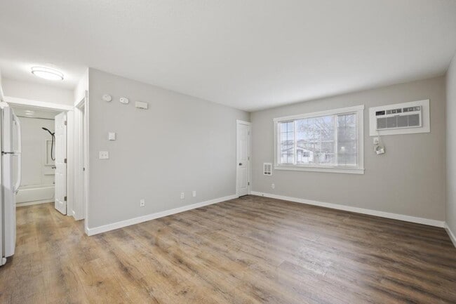 Building Photo - 920 W Entiat Ave