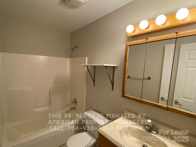 Building Photo - 501 Martin Cir