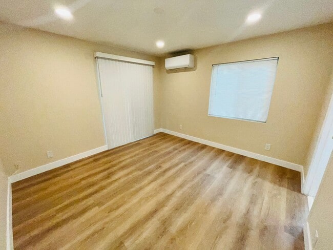 Building Photo - Remodeled 3 bedroom 2 Bath house