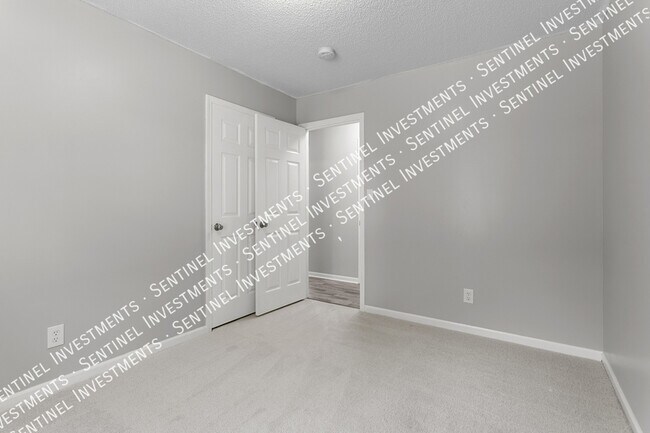 Building Photo - 3 Bedroom 2 Bathroom House Near KU Med