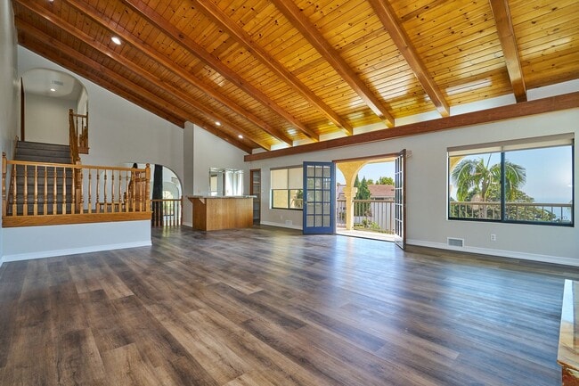 Building Photo - Aqua Vista - Entertainers Playhouse