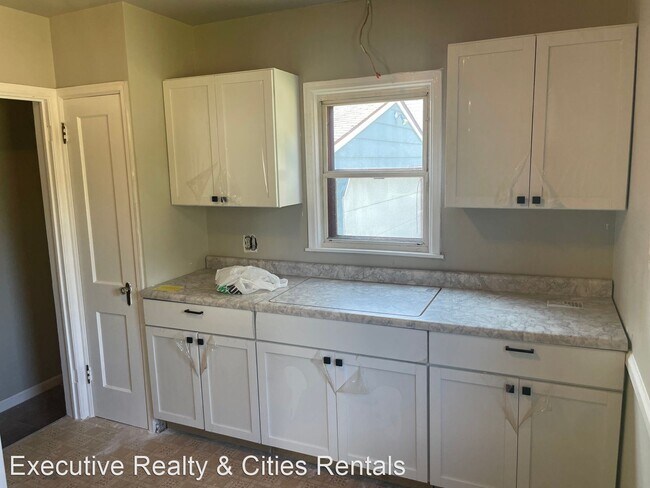 Building Photo - 3 br, 1 bath House - 5330 Girard Ave N