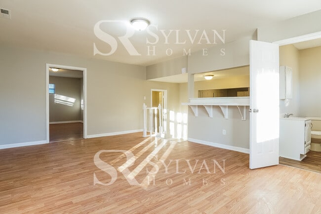 Building Photo - This adorable 4 bedroom, 2 bathroom home