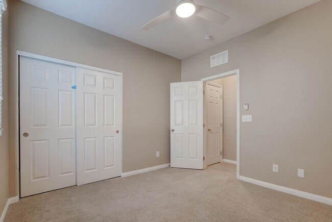 Building Photo - 10931 Sardinia Sands Dr