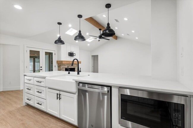 Building Photo - 7405 Attar Cove