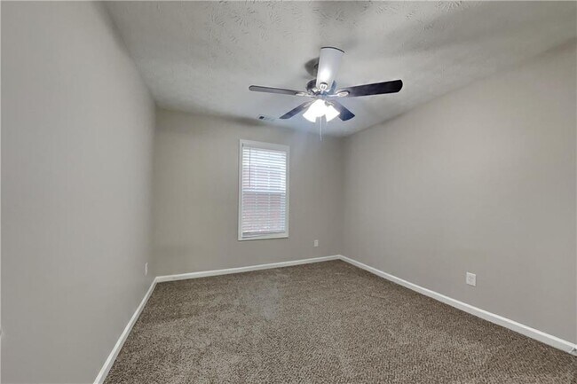 Building Photo - 775 James Ridge Dr