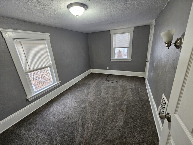 Building Photo - 17005 Grovewood Ave