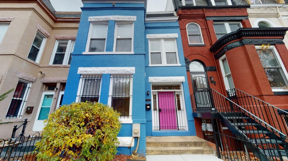 Primary Photo - Stunningly renovated Bloomingdale townhous...