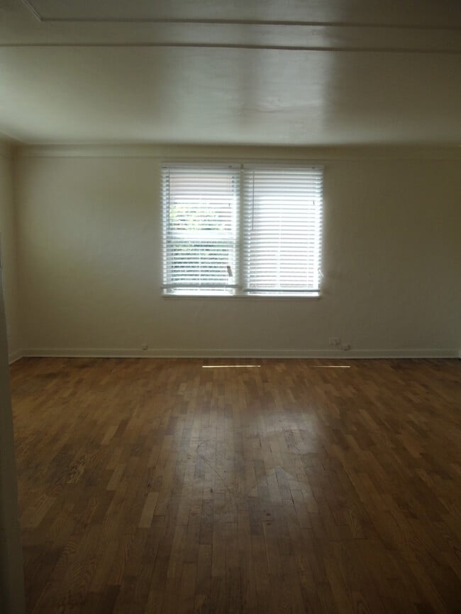Building Photo - Coming Soon! UPS Area 3 Bedroom