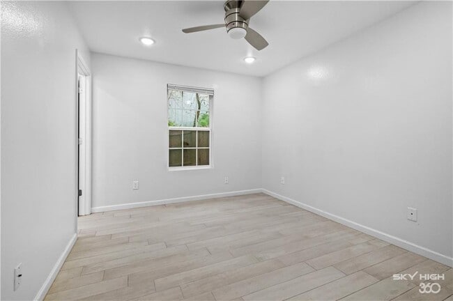 Building Photo - 731 Erika Ave