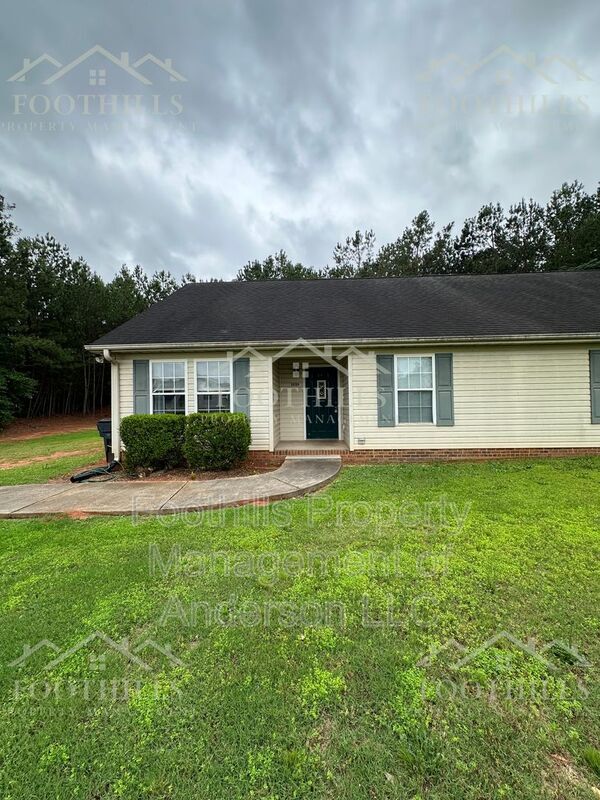 Building Photo - 1419 Oak Hill Dr
