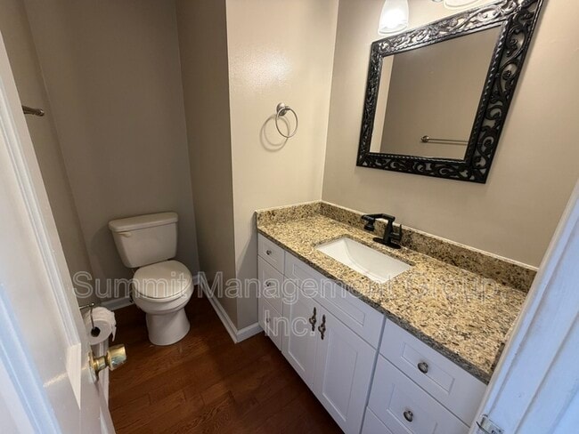 Building Photo - 1611 Ellington Rd SE