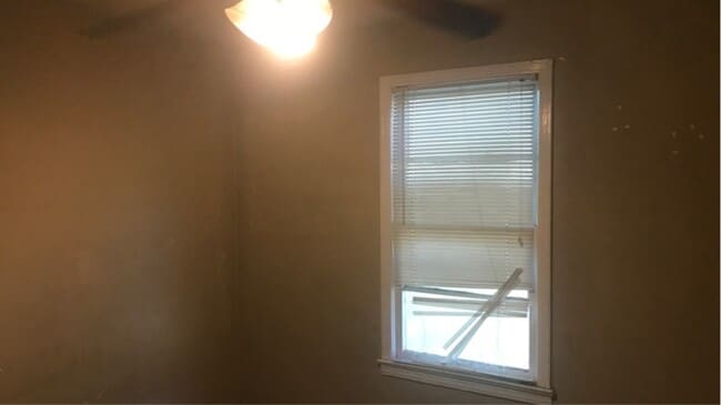 Building Photo - 1408 Filhiol Ave