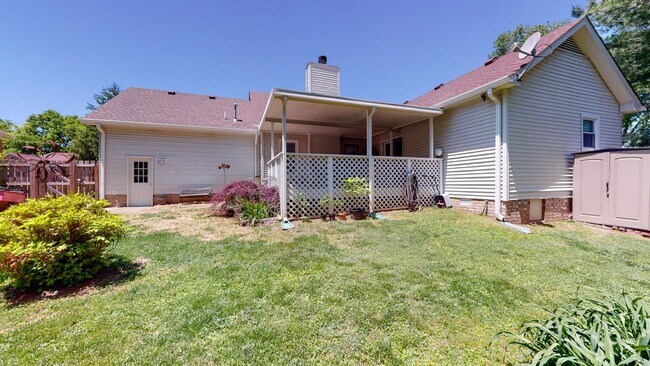 Building Photo - 1503 Birchwood Cir