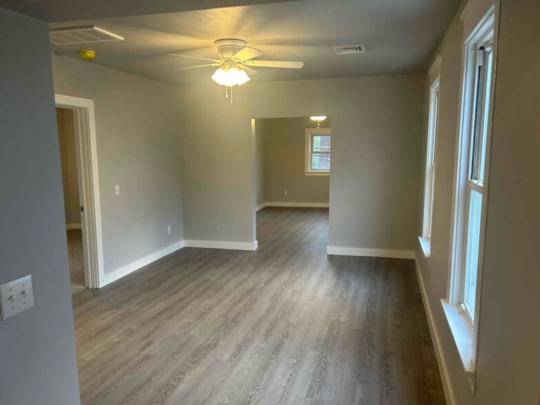 Building Photo - 523 W 17th St