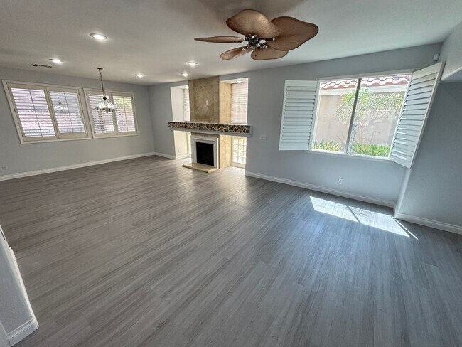 Building Photo - Elegant 4Bed/5Bath/3Car gated residence located near Silverado Ranch