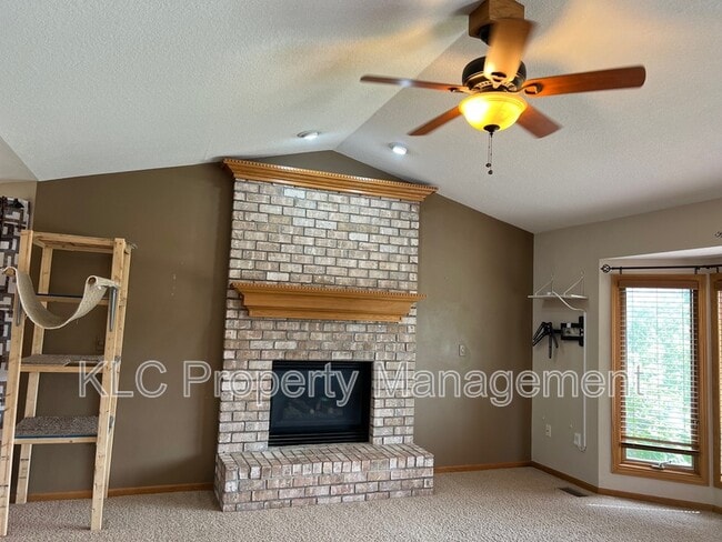 Building Photo - 918 SE Judy Dr