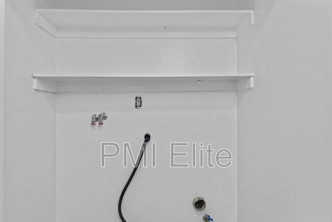 Building Photo - 18142 Sundowner Way