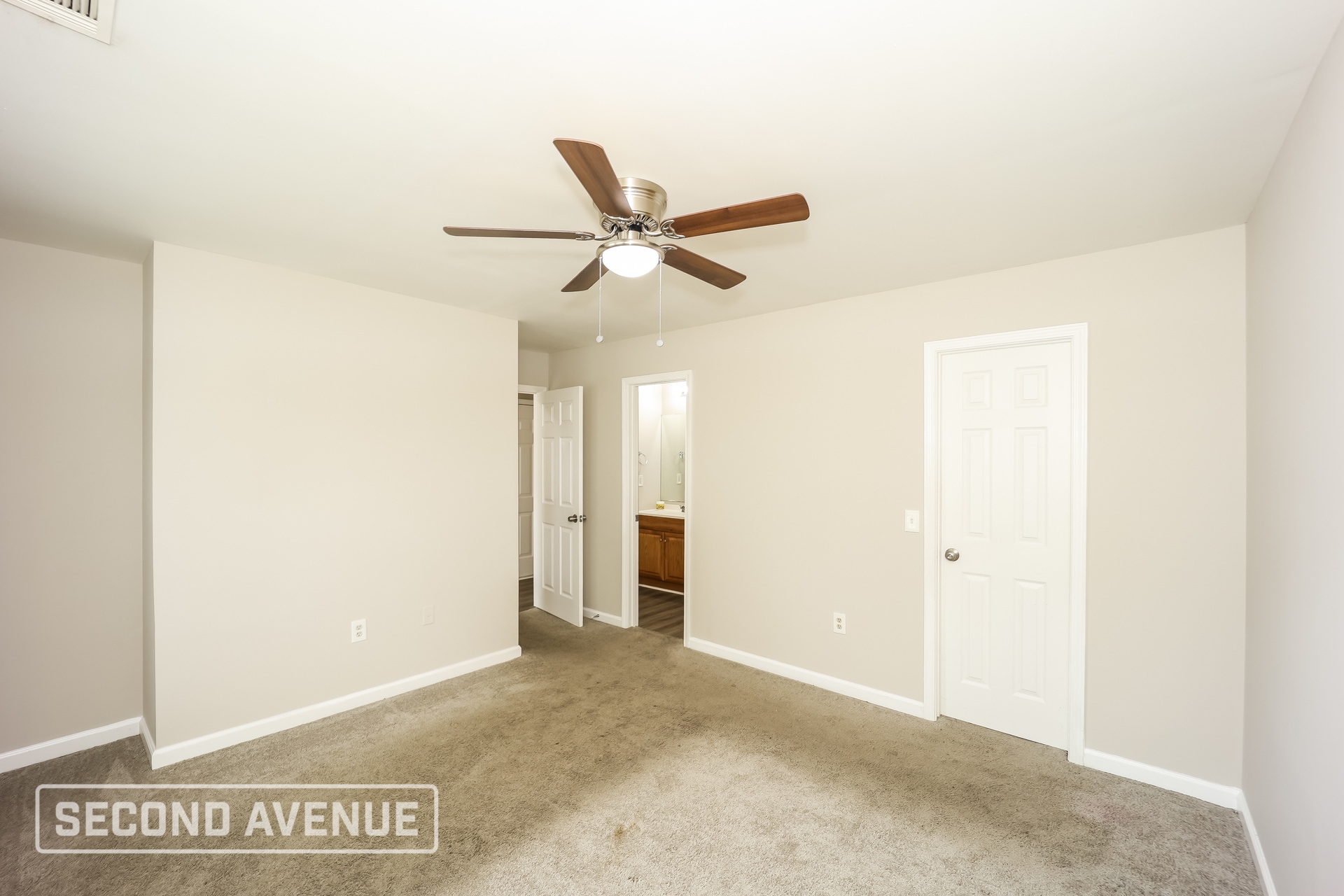 Building Photo - 2370 Iron Horse Dr