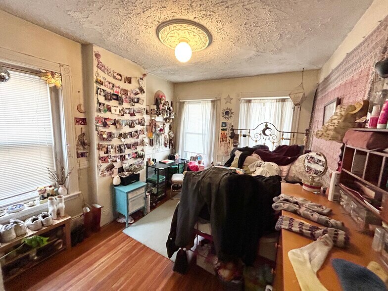 Building Photo - 96 Calumet St