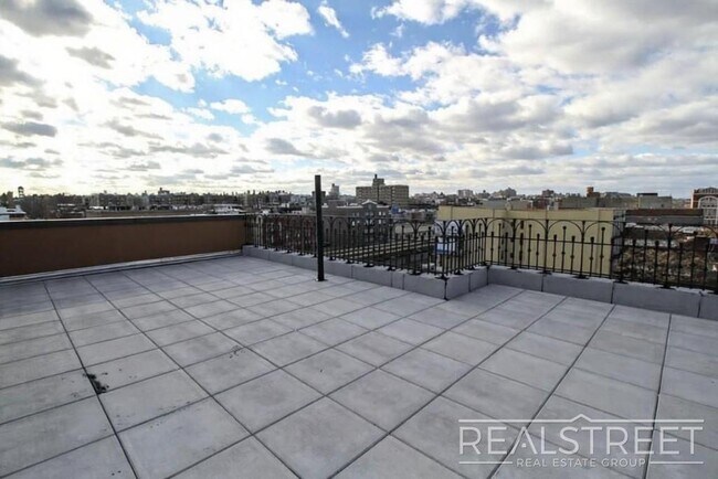 Building Photo - Brooklyn Avenue