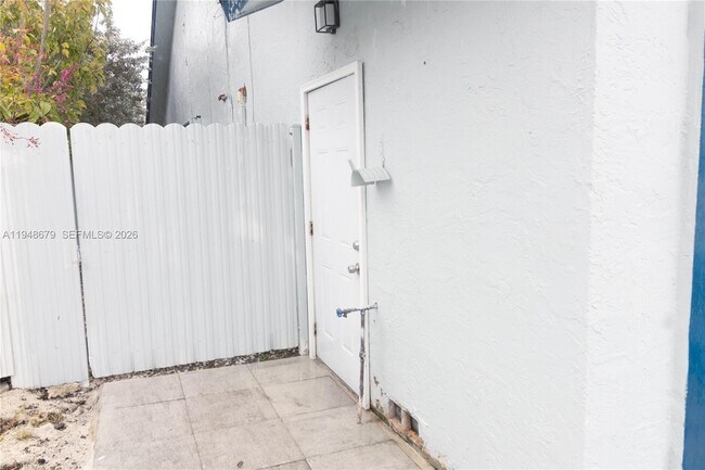 Building Photo - 16201 SW 144th Ct