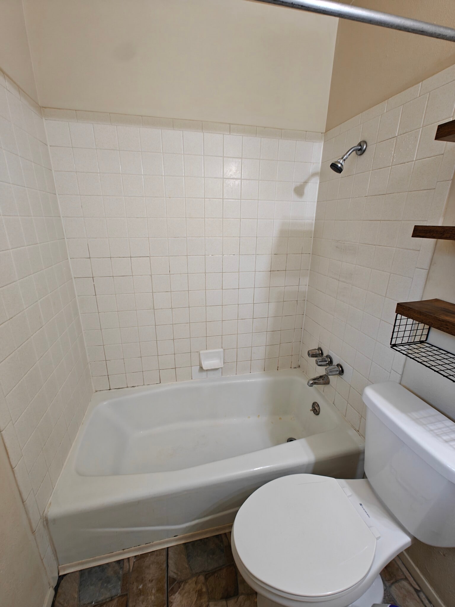 Building Photo - 3220 Wellesley Ct NE