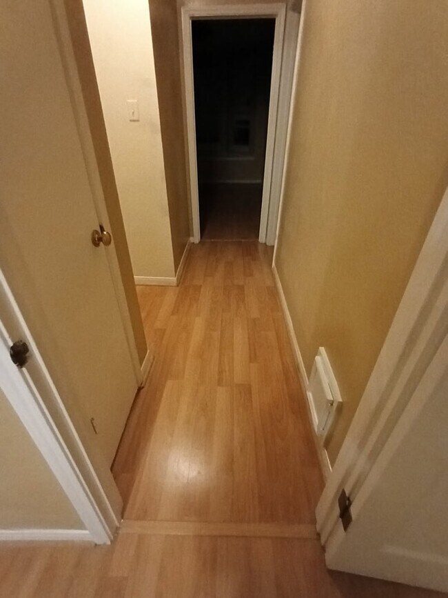 Building Photo - 2701 Willow Springs Rd