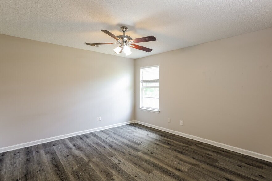 Building Photo - 1310 Waterton Trail