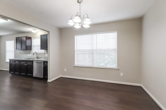 Building Photo - 21818 Hemlock Park Dr