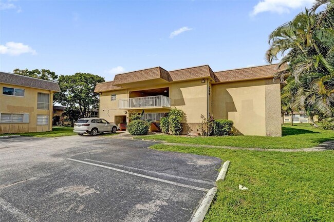 Building Photo - 5140 SW 40th Ave