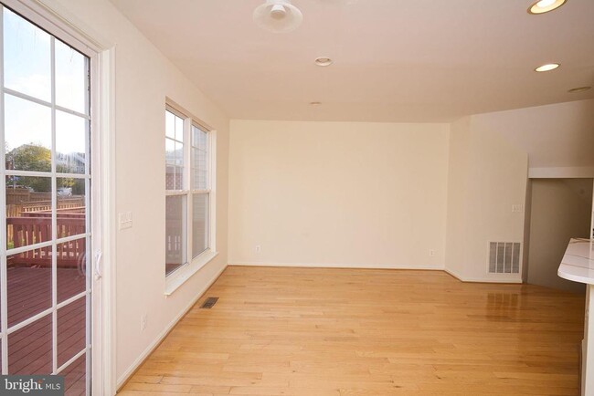 Building Photo - 43259 Sunderleigh Square