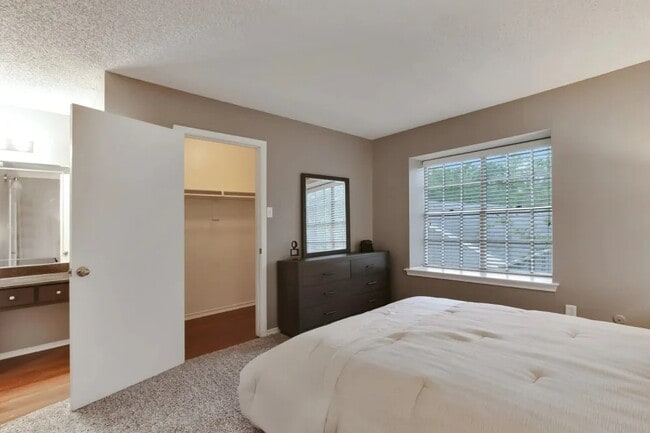 Building Photo - 4401 Glenview Ct