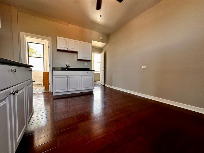 Primary Photo - 3201 S Morgan St