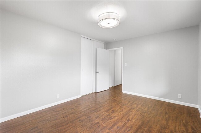 Building Photo - 1182 Park Ave E