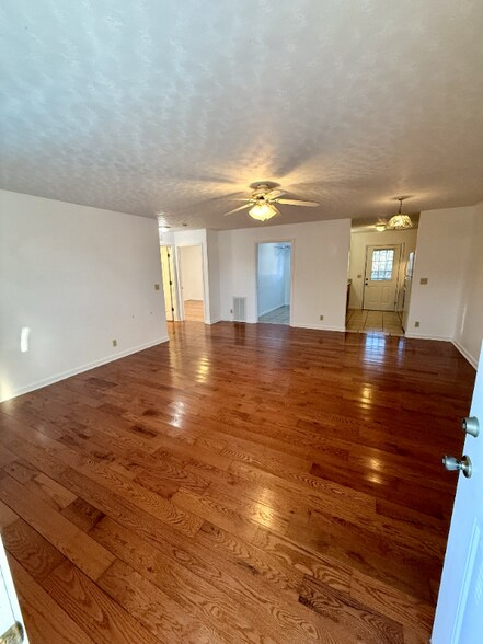 Building Photo - 38 Long Meadows Dr