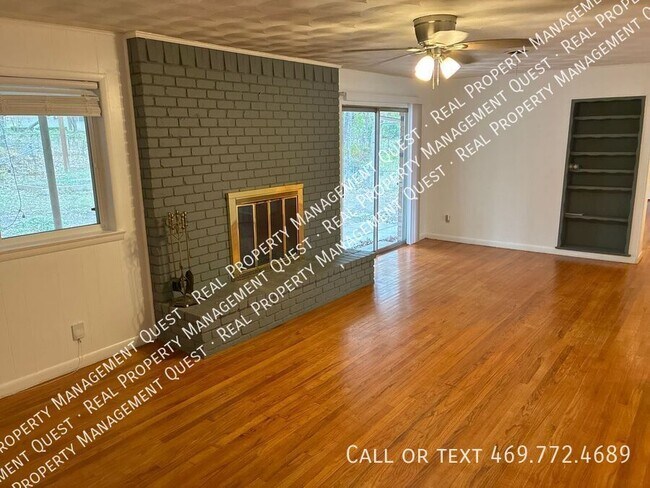 Building Photo - 1001 Crestview Dr