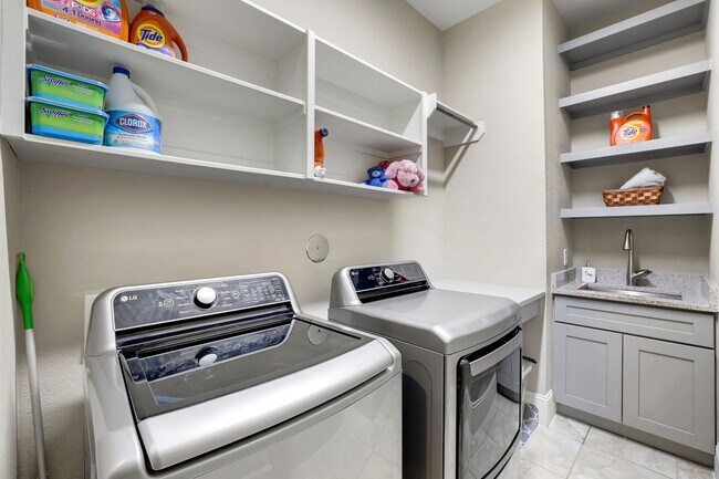 Building Photo - 10423 Hatcher Dr
