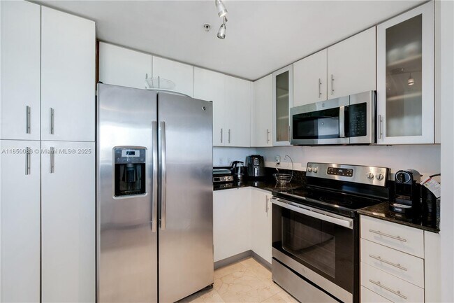 Building Photo - 7910 Harbor Island Dr