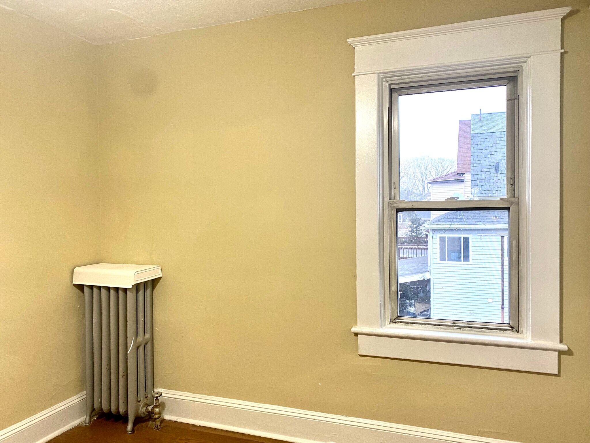 Building Photo - 223 E Mountain Rd