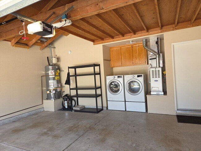 Building Photo - Scripps Ranch Beauty
