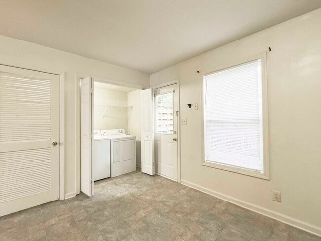 Building Photo - 513-B Peachers Ridge
