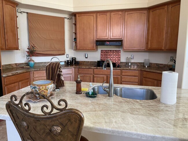 Building Photo - FULLY FURNISHED LUXURY HOME ON GOLF COURSE