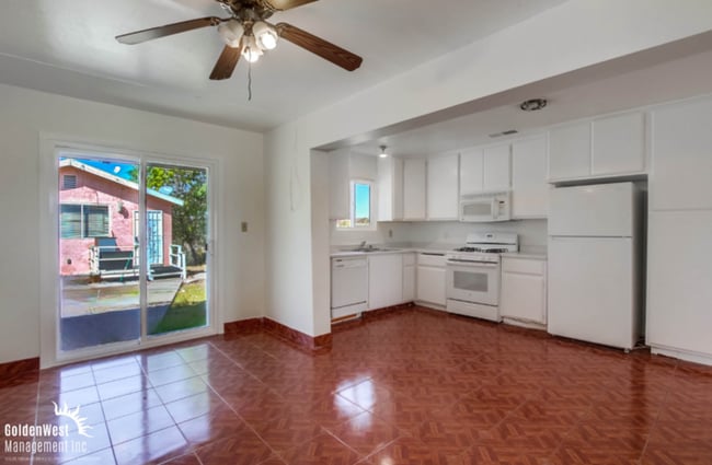 Building Photo - Spacious 4Bdm 2Ba Home with Open Floor Pla...