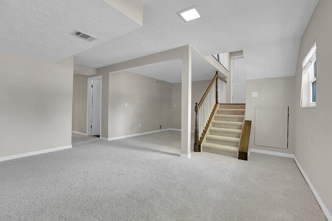 Building Photo - $2,720.95 - 4 bed, 2 bath, located in Aurora with attached Garage and In Unit Washer and Dryer!