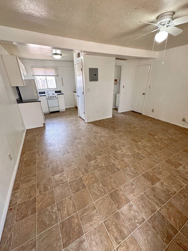 Building Photo - 3719 E Fairmount St