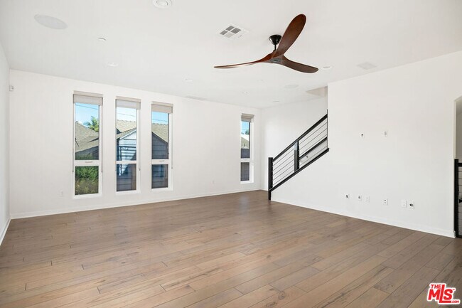 Building Photo - 2920 Rowena Ave