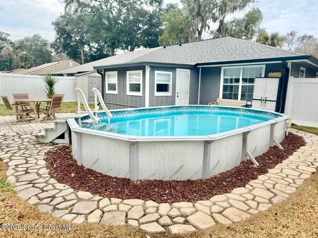 Building Photo - 1046 W Samms Ave