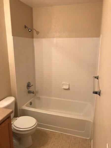 Building Photo - Beautiful 2BD/2BA Luxury Town Home! AVAIL 8/14