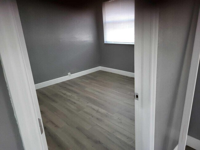 Building Photo - 720 47th St